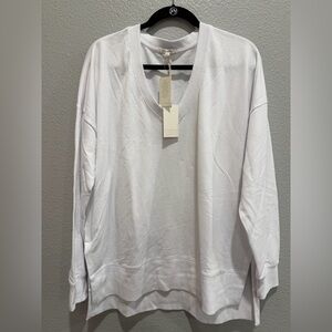 NEW Modern V-Neck Weekender, Size L, White